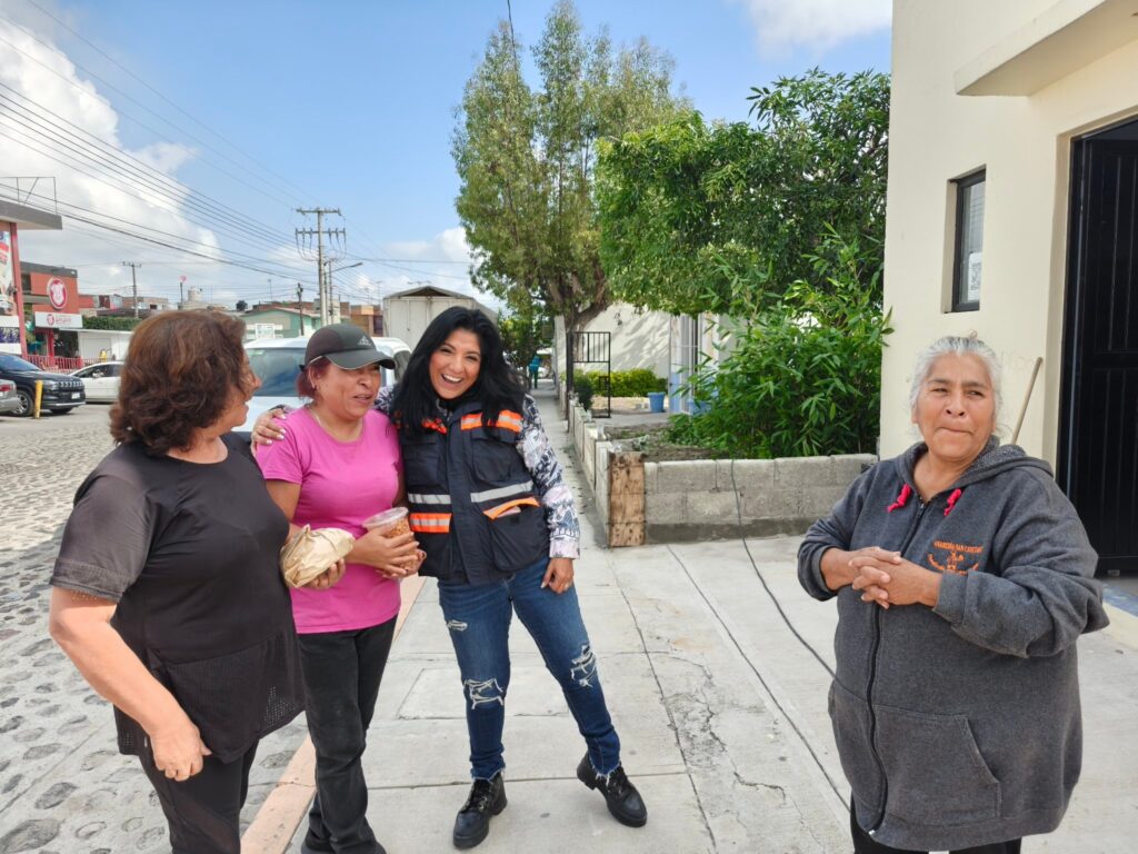 Avanza construcción de techumbre en Infonavit Pedregoso