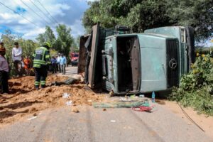 Se registra accidente vehicular en La Valla; dos personas fallecen y dos más resultan lesionadas