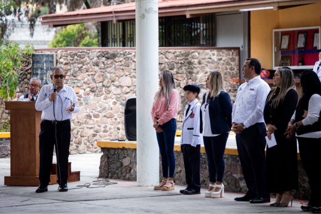 Entregan nuevas canchas en la primaria Liberación Campesina de San Juan del Río