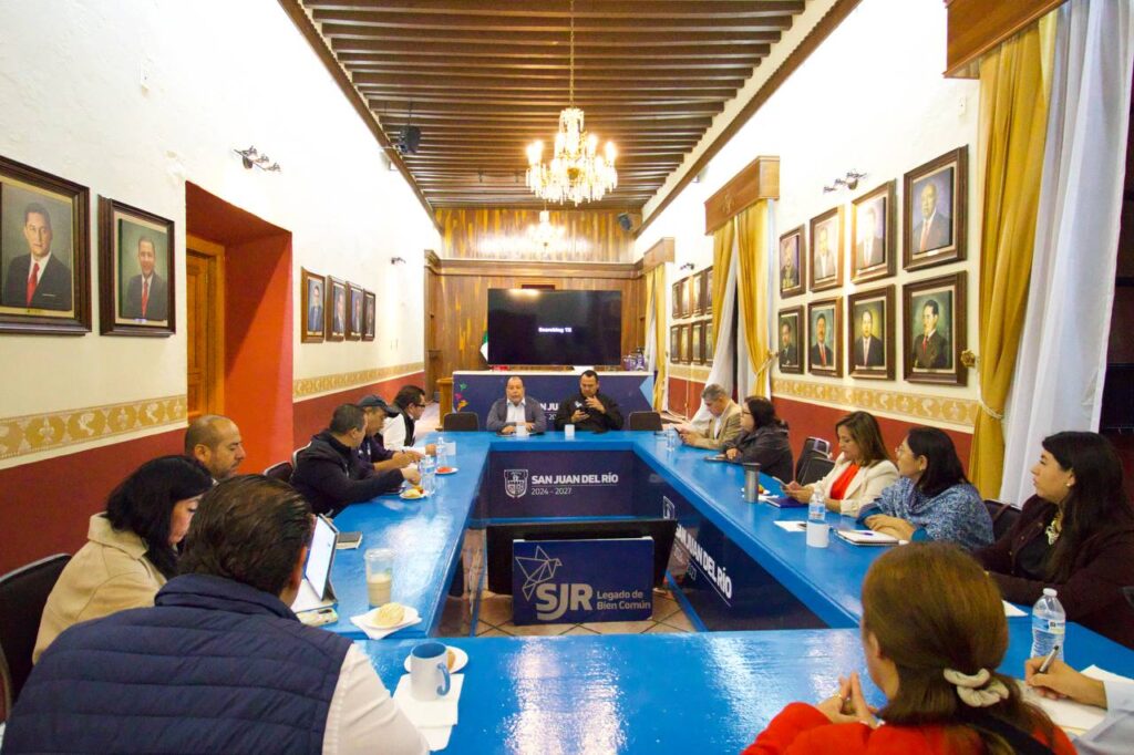 Roberto Cabrera encabeza reunión de gabinete para dar seguimiento a proyectos en San Juan del Río