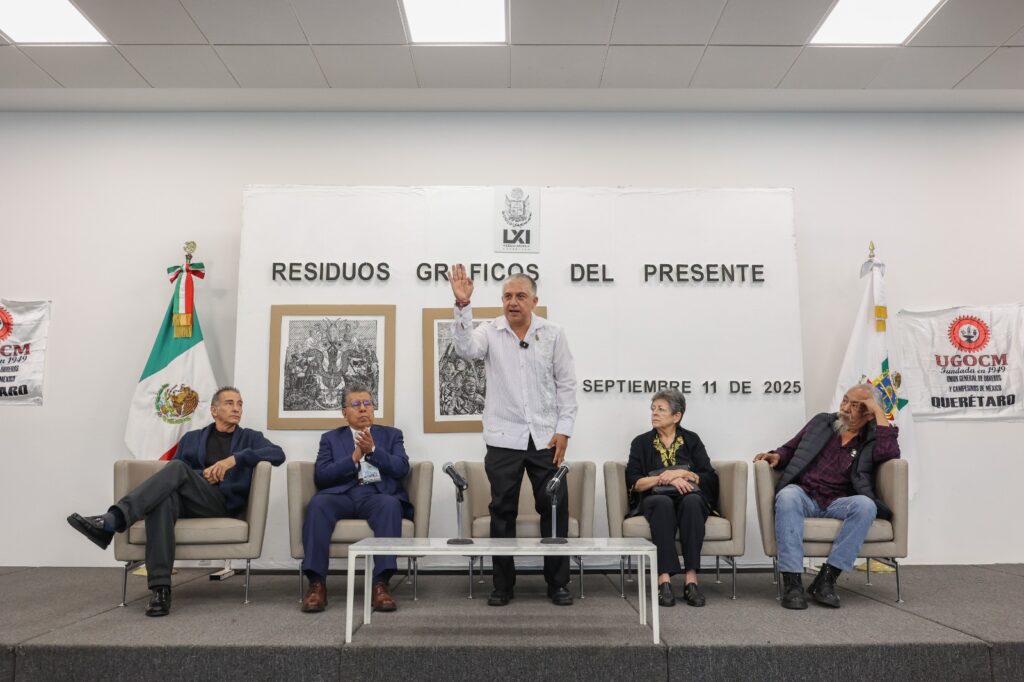 Diputado Sinuhé Piedragil inaugura la exposición Residuos Gráficos del Presente