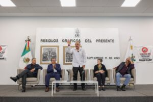 Diputado Sinuhé Piedragil inaugura la exposición Residuos Gráficos del Presente