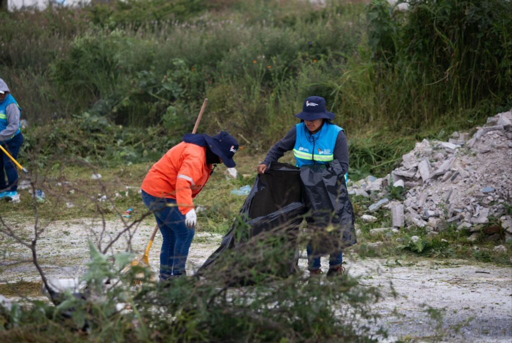 Supervisa Roberto Cabrera trabajos de mantenimiento y limpieza en Parque de Hacienda San Juan