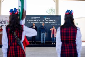 Encabeza Roberto Cabrera honores la Bandera en primaria de Santa Cruz Nieto