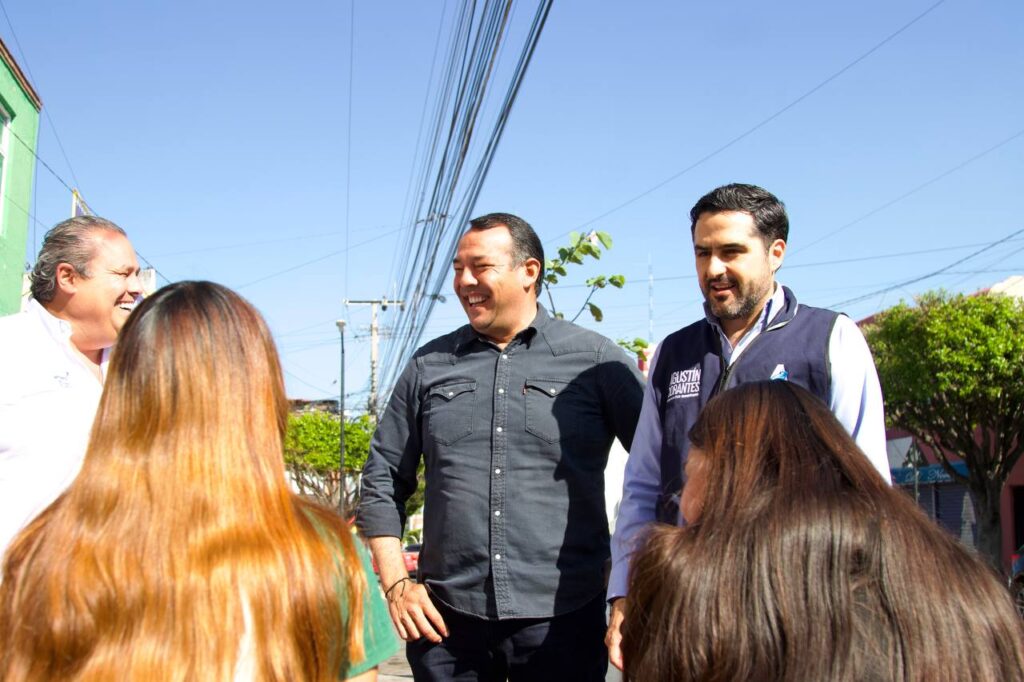 Roberto Cabrera, Agustín Dorantes y Gerardo Cuanalo recorren parques y socializan la implementación de la Tarifa UniDos en San Juan del Río.