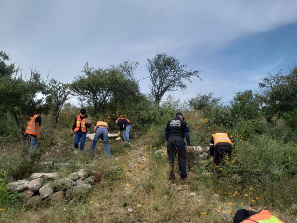 Infractores realizan trabajos comunitarios en Santa Isabel El Coto como parte del programa de reintegración social