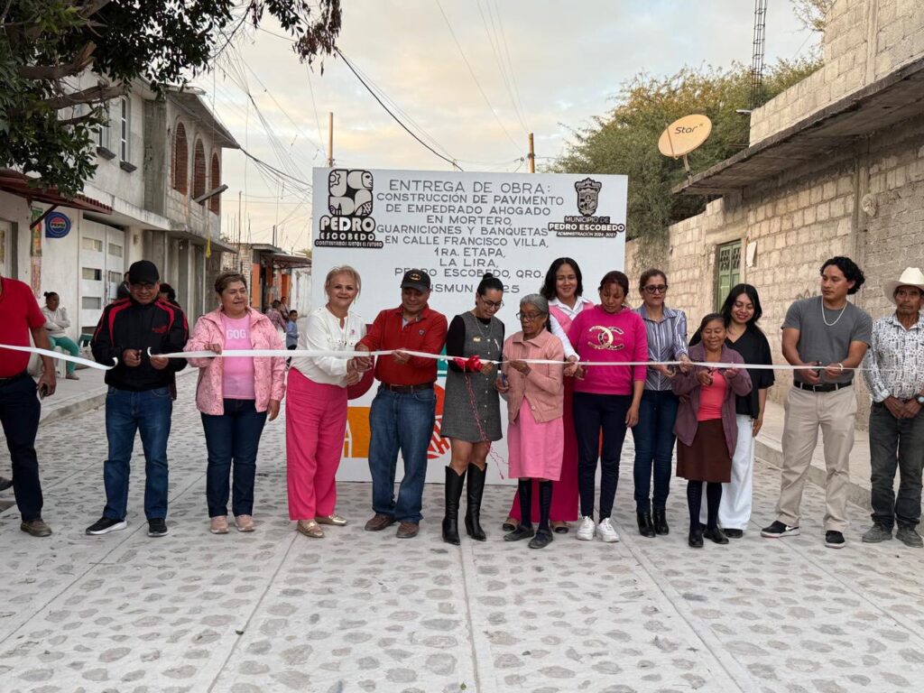 🚧 Entregan primera etapa de empedrado en la calle Francisco Villa, comunidad de La Lira.