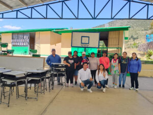 Diputada María Eugenia Margarito Vázquez entrega mobiliario educativo a la comunidad de Las Salvas