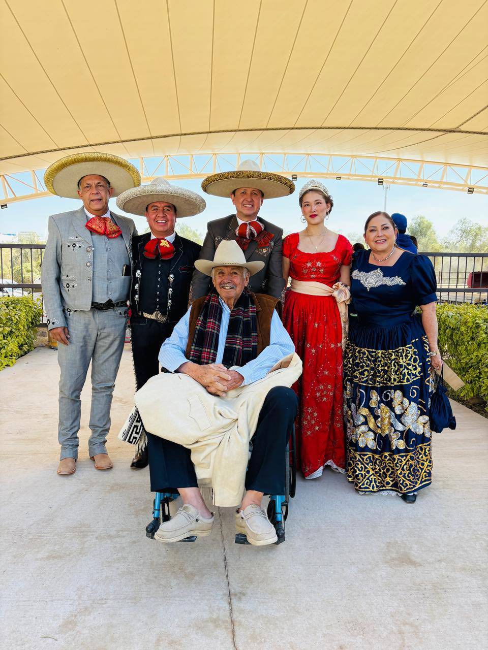 Reconocen a la familia Valenzuela Haro por su destacada trayectoria en la charrería