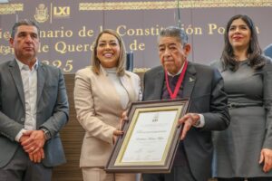 En Sesión Solemne de Pleno, la presidenta de la Mesa Directiva, diputada Georgina Guzmán Álvarez, impuso la Medalla de Honor Junípero Serra del Poder Legislativo al C. Emiliano Muñoz Mejía