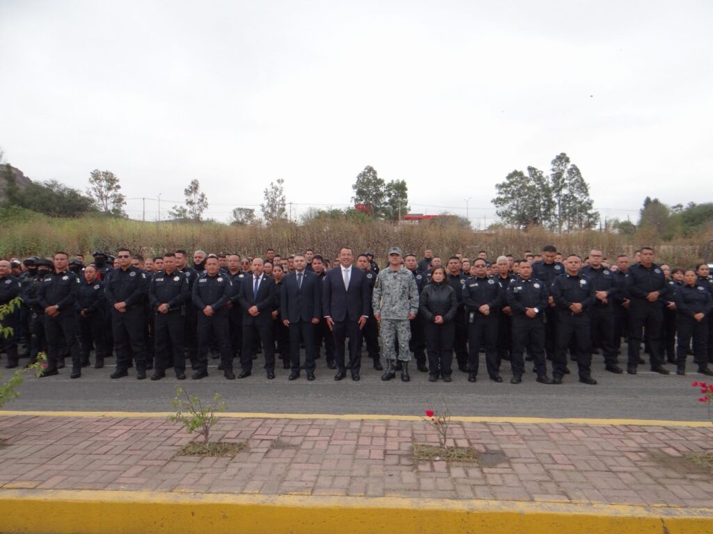 San Juan del Río realiza la mayor entrega de equipamiento policial en su historia