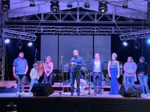 Secretario de Gobierno asiste a la clausura de las Fiestas Patronales en Loma Linda