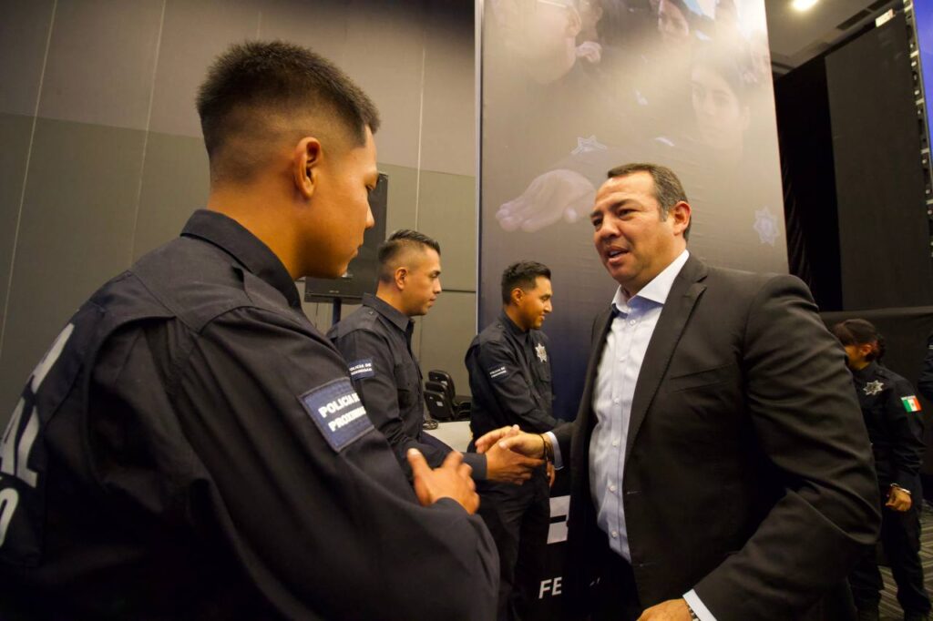 Roberto Cabrera reconoce a graduadas y graduados de la Policía Queretana 2025