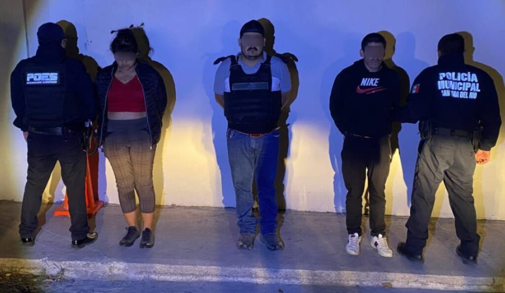 POES y Policía Municipal de San Juan del Río detienen a tres personas en San Pedro Ahuacatlán