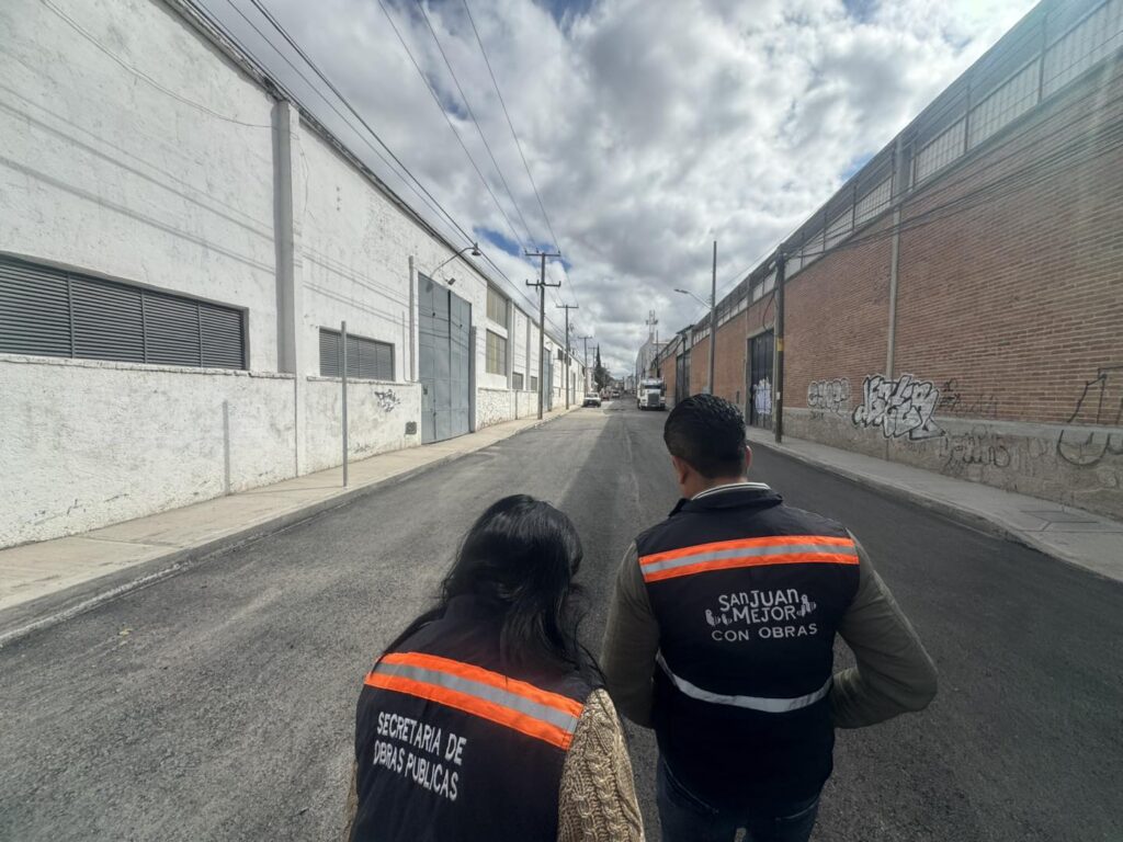 Supervisa Secretaría de Obras Públicas y Desarrollo Urbano avances finales en calle 2 Poniente, colonia Valle de Oro