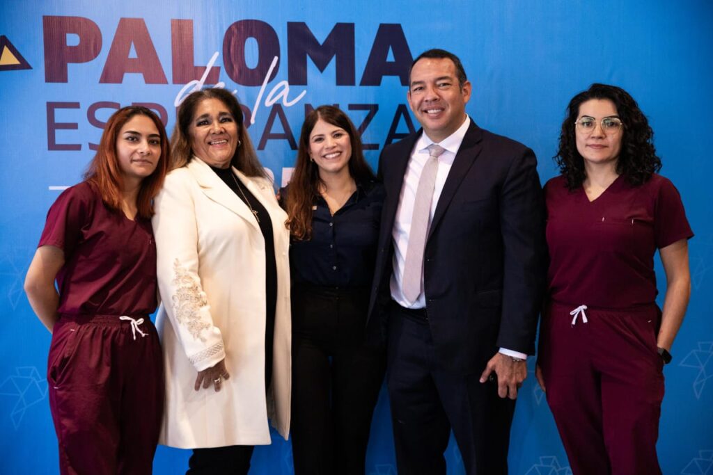 Gina Sánchez y Roberto Cabrera entregan la “Paloma de la Esperanza 2025”