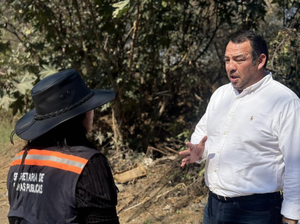 SECRETARÍA DE OBRAS PÚBLICAS INICIA TRABAJOS DE LIMPIEZA EN CAMINO DE INTERCOMUNICACIÓN