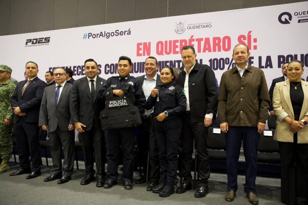 Refuerzan seguridad en Querétaro con entrega de patrullas y equipamiento policial