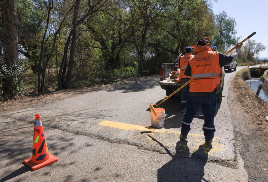 Realiza Obras Públicas trabajos de mantenimiento en acceso principal a El Organal