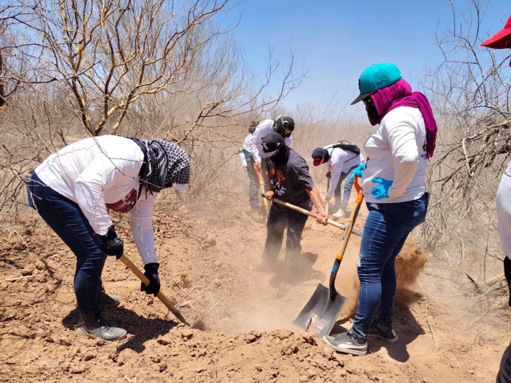 Madres buscadoras localizan cuerpos en fosa clandestina en San Juan del Río