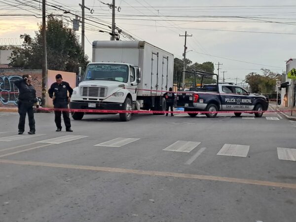 Muere hombre atropellado por tractocamión en Santa Cruz Nieto