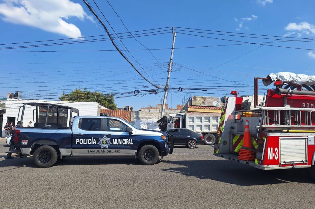 Atienden autoridades municipales hecho vial en cruce de avenida México y avenida Águilas