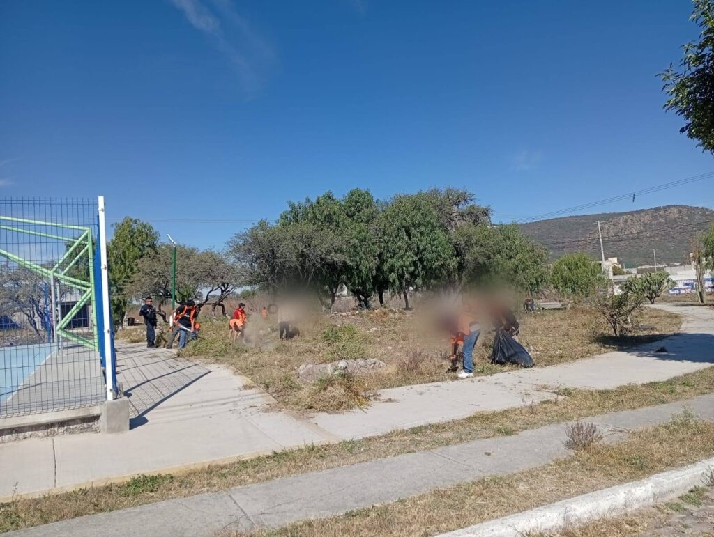 Realizan trabajos a favor de la comunidad en Valle Dorado I, Sección I