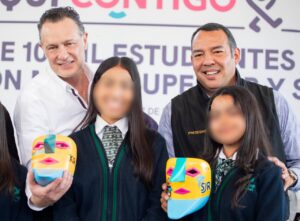 Mauricio Kuri y Roberto Cabrera entregan equipamiento tecnológico para fortalecer la educación en San Juan del Río