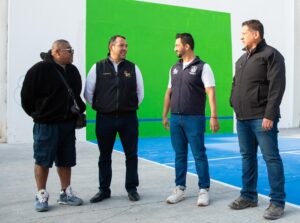 Revisan avances de la primera cancha de frontón a mano en Ciudad Vive Oriente