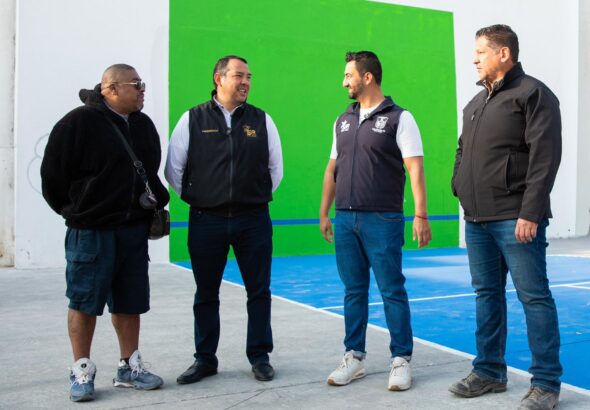 Revisan avances de la primera cancha de frontón a mano en Ciudad Vive Oriente