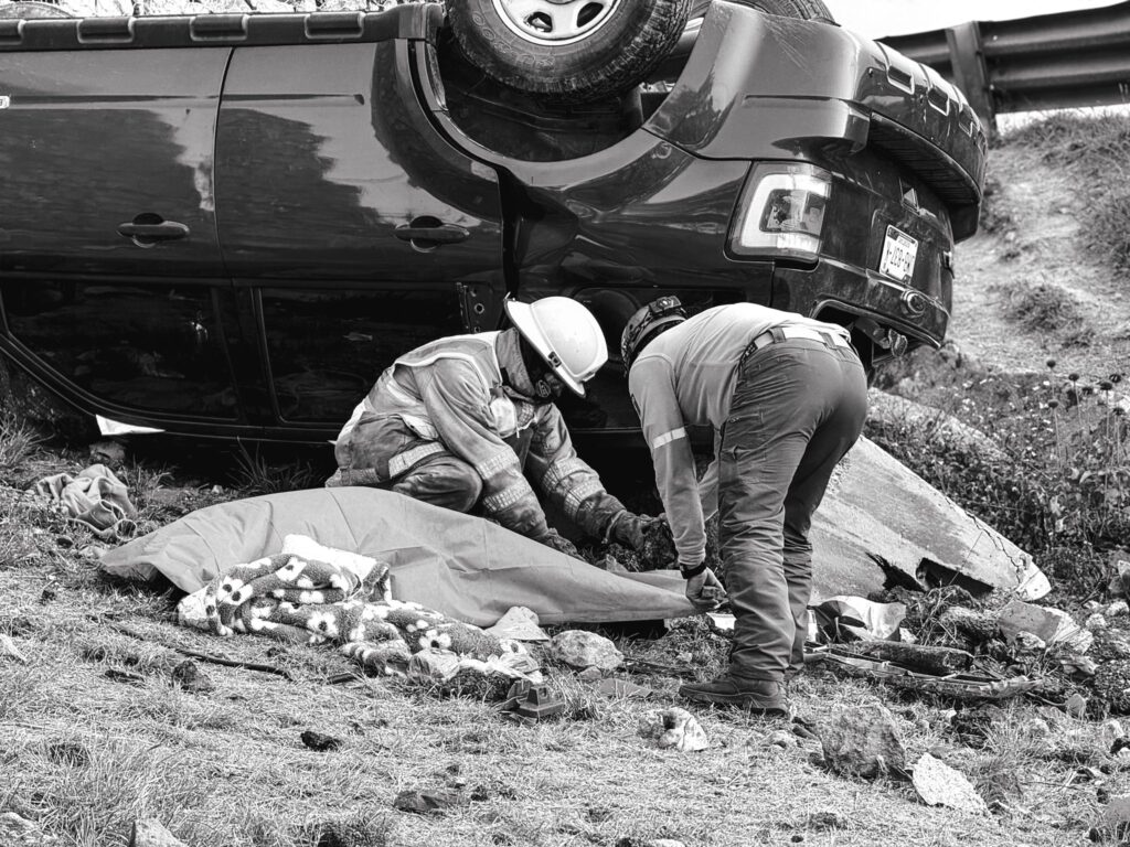 Accidente tipo volcadura deja una mujer sin vida en la carretera 57