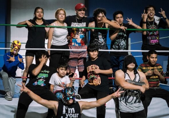 Luchadores potosinos comparten su experiencia con jóvenes en la Arena San Juan