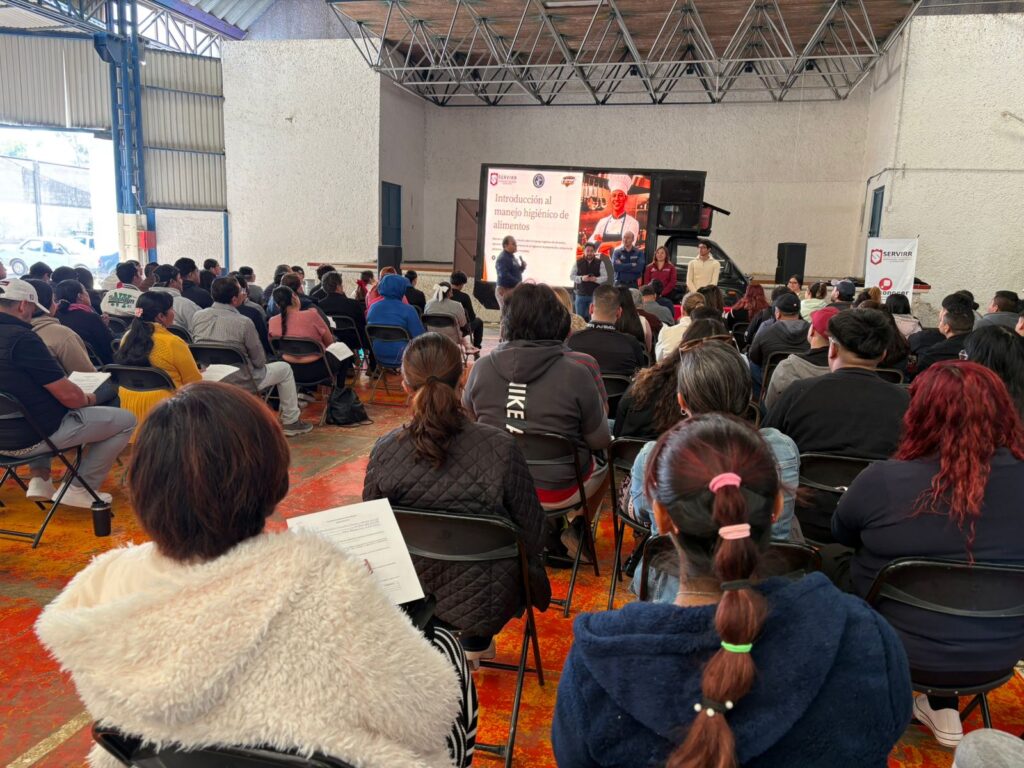 Imparten capacitación sobre manejo correcto de alimentos en San Juan del Río