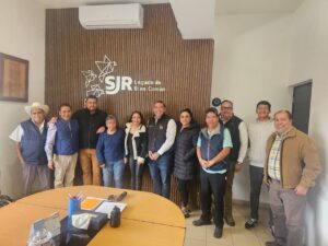 Sostiene alcalde reunión con comerciantes del mercado Pedregoso