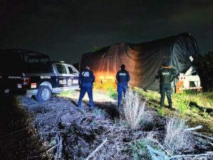 Aseguran tractocamión con pipa conectado a toma clandestina en San Juan del Río