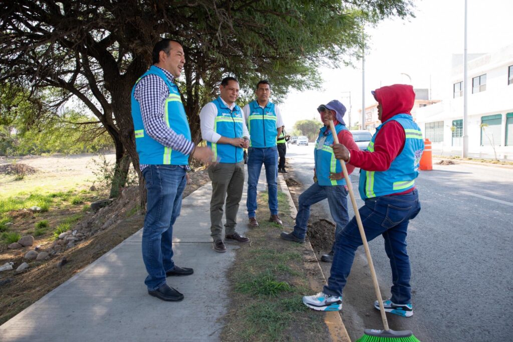 Realizan trabajos de limpieza en Loma Alta y Avenida Universidad