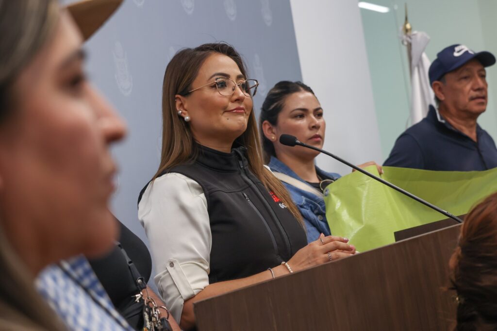 La diputada Claudia Gayou acompañó a habitantes de la colonia San José el Alto a manifestar la inseguridad que viven diariamente