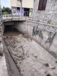 Servicios Municipales realiza limpieza en dren de la colonia Xhosda tras las lluvias