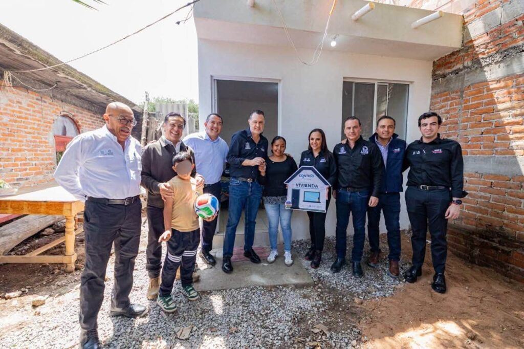 Entregan acción de vivienda en Santa Cruz Escandón para fortalecer el bienestar de familias sanjuanenses