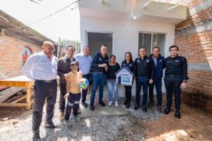 Entregan acción de vivienda en Santa Cruz Escandón para fortalecer el bienestar de familias sanjuanenses