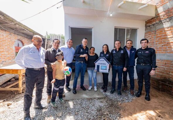 Entregan acción de vivienda en Santa Cruz Escandón para fortalecer el bienestar de familias sanjuanenses