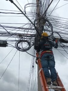 Retiran 800 kilogramos de cableado obsoleto en Guadalupe de las Peñas