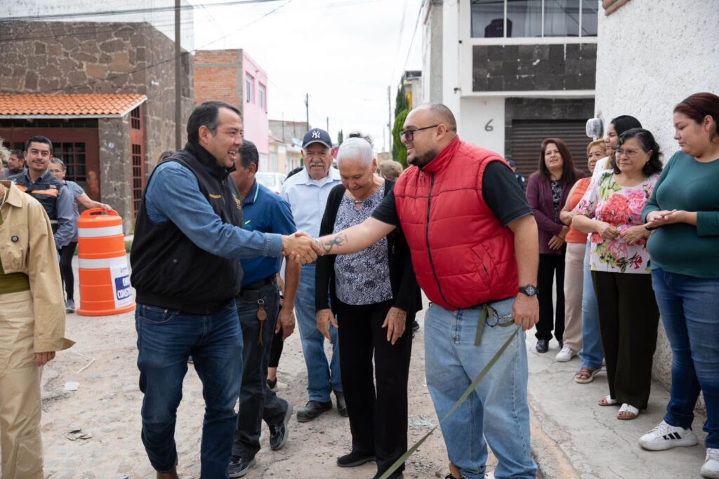 Inicia Roberto Cabrera rehabilitación de la calle 12 en la colonia Indeco con inversión superior a 3.4 mdp