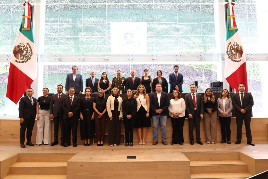 En Sesión Solemne de Pleno se develaron letras doradas en el Salón de Sesiones “Constituyentes de 1916-1917”, en Homenaje al Ejército Mexicano