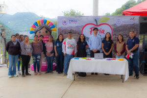 Blanca Benítez acompaña la Feria de la Manzana y respalda el talento artesanal de Pinal de Amoles.