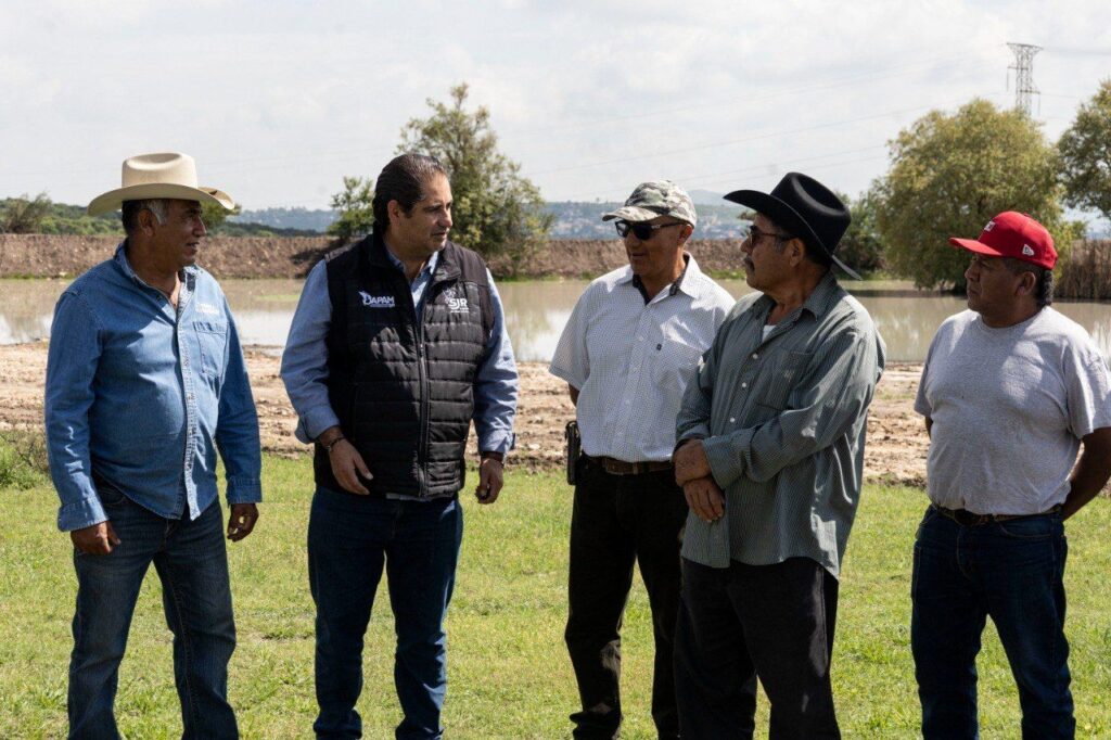 Supervisa director de JAPAM, Toño Pérez, restauración del bordo San Benito en Santa Bárbara La Cueva