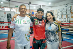 Alejandro Villafuerte, campeón Panamericano de Kickboxing, regresa a San Juan del Río con la mira puesta en el Mundial