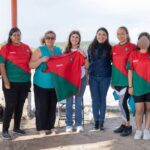 Gina Sánchez entrega uniformes deportivos al equipo femenil Centellas en El Coto