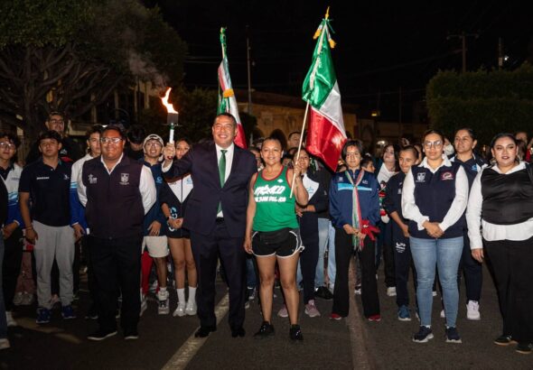 Reconocen a Mercedes Ramírez y Uriel Ballesteros por su trayectoria deportiva y participación en el Fuego Patrio