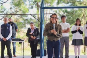 La diputada Ginna Guzmán rehabilita espacios educativos CECyTEQ plantel 82 Huimilpan